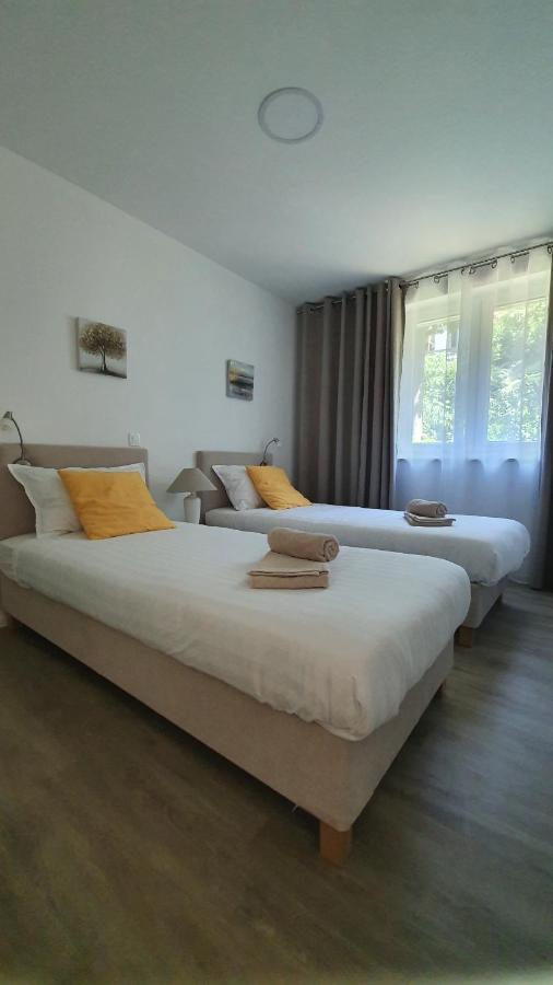 Divine View Apartma Njivice Esterno foto
