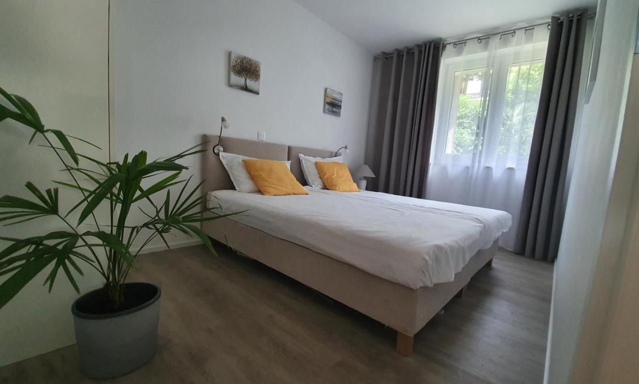 Divine View Apartma Njivice Esterno foto